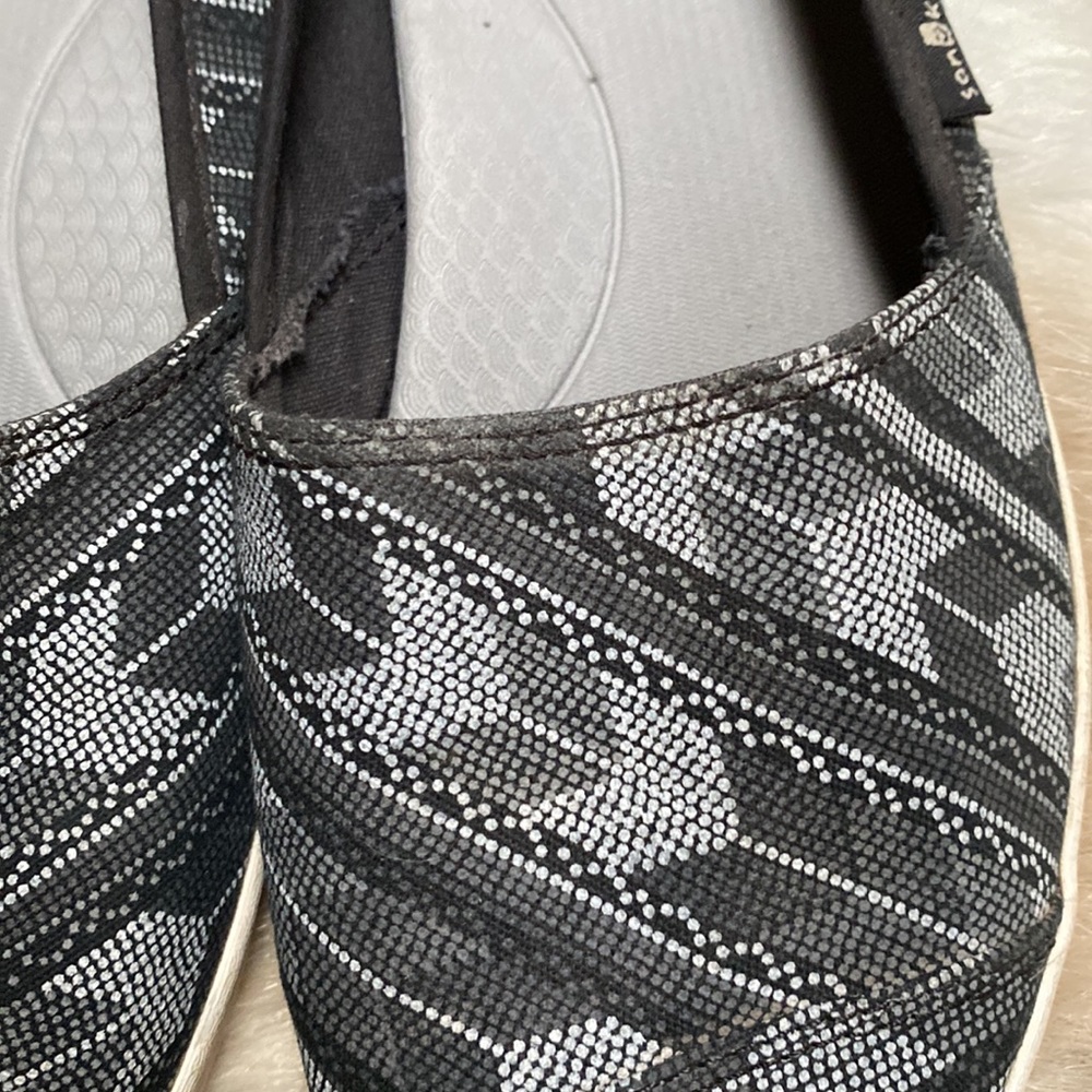 Sanuk slip-on sneaker flats size 8 - Picture 3 of 7